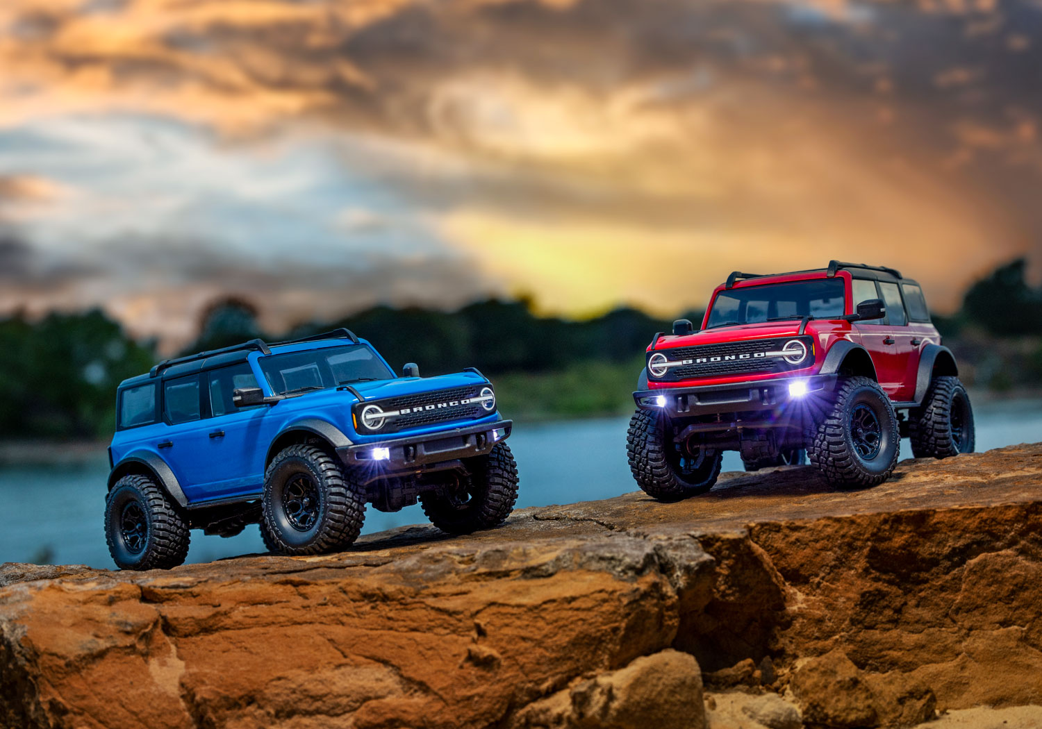 97074-1-TRX4m-Bronco-Blue-Red-Sunset-5811.jpg